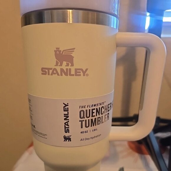 Stanley Quencher H2.0 FlowState Tumbler - 40oz (Cream) - Picture 1 of 2